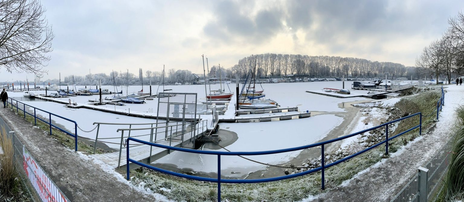 Winterbild vom Schiersteiner Hafen WASSERSPORTVEREIN SCHIERSTEIN