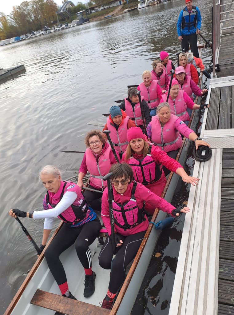 Staatsministerin Diana Stolz zu Besuch bei den Pink Ladies vom Wassersportverein Schierstein 1921 e.V.